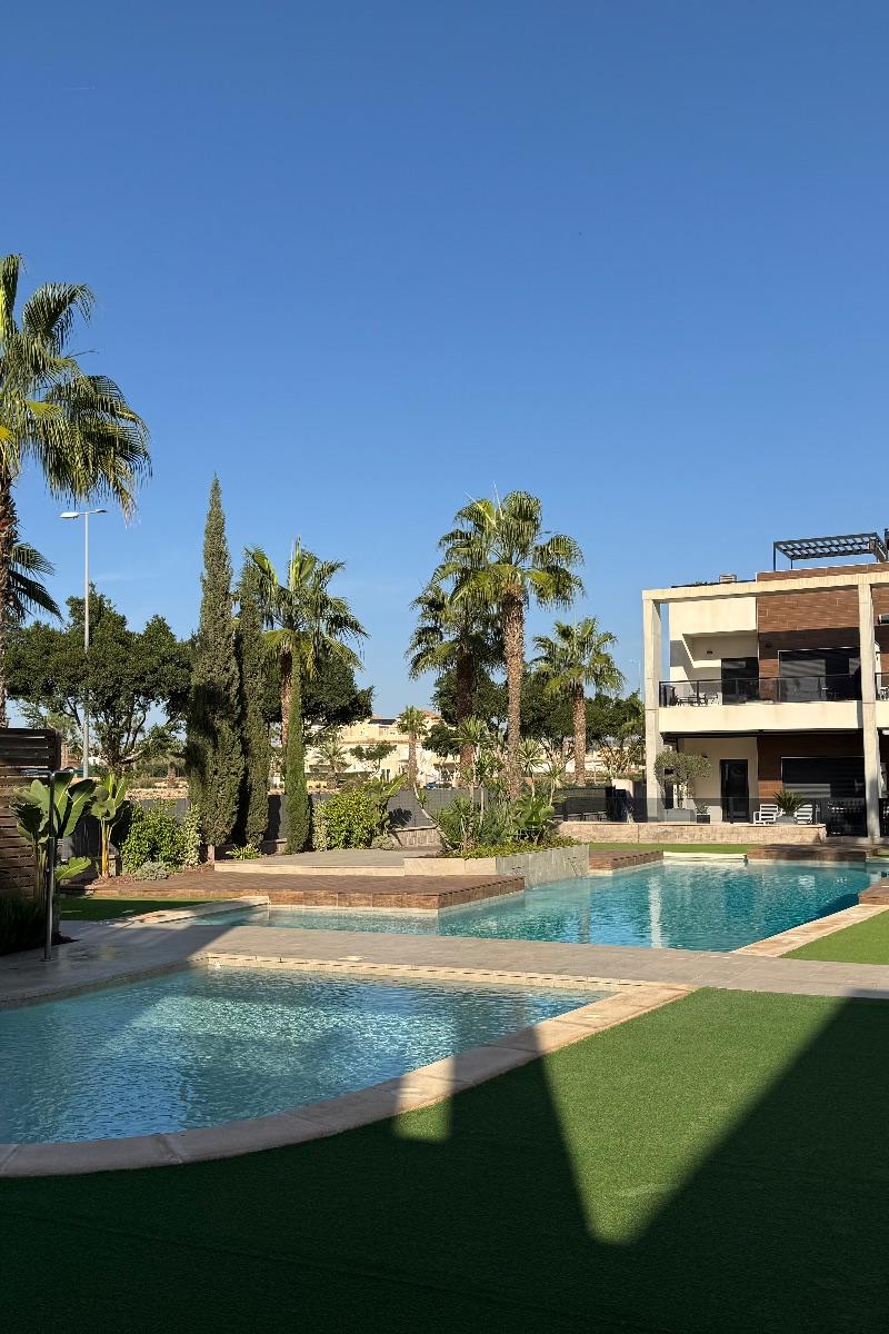 COZY GROUND FLOOR BUNGALOW WITH MODERN AMENITIES IN GUARDAMAR DEL SEGURA. photo 1