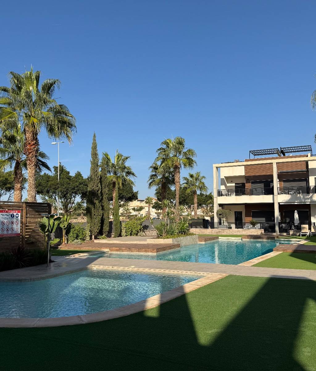 COZY GROUND FLOOR BUNGALOW WITH MODERN AMENITIES IN GUARDAMAR DEL SEGURA.