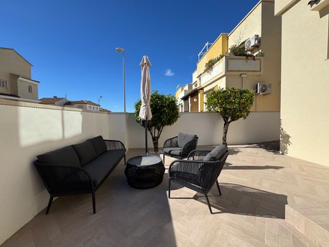 FULLY RENOVATED TOWNHOUSE IN URBANISATION ALANDELUZ IN ORIHUELA COSTA.